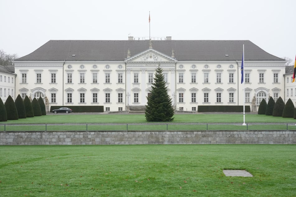 Das Schloss Bellevue wird kurzzeitig gegen das Hotel-Restaurant "Zum Weissen Ross" eingetauscht.
