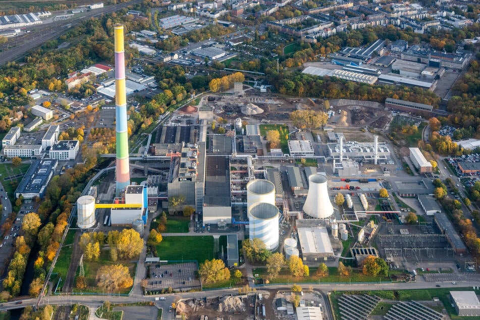 Für mich ging es eine Runde um die bunte Esse des ehemaligen Heizkraftwerks Chemnitz-Nord.