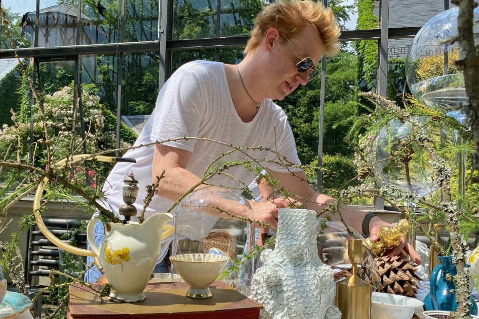 TV-Meisterflorist Björn Kroner (41) hat all die schönen Blumen an ihren perfekten Platz gesetzt.
