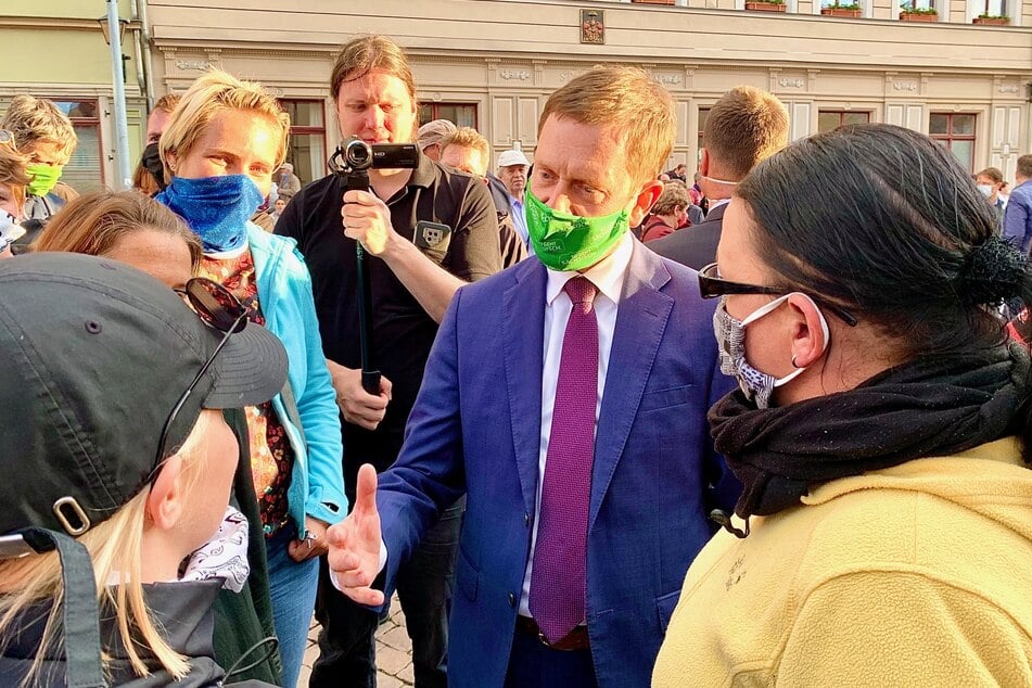 Diesmal mit Mundschutz. Sachsens Ministerpräsident Michael Kretschmer.