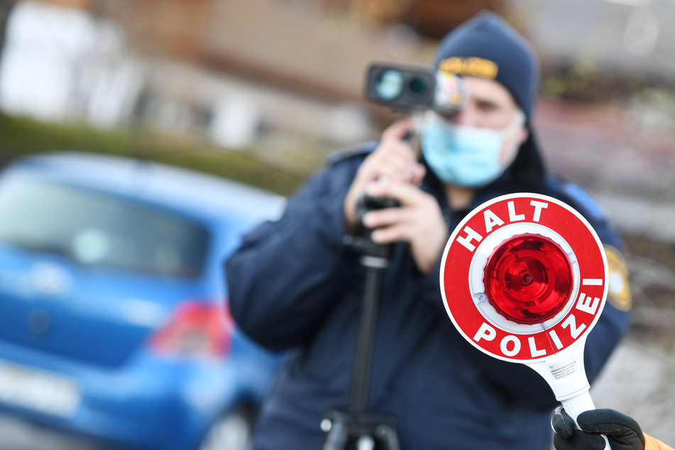 Erlaubt waren 50: Raser brettert mit 101 km/h durch die Ortschaft
