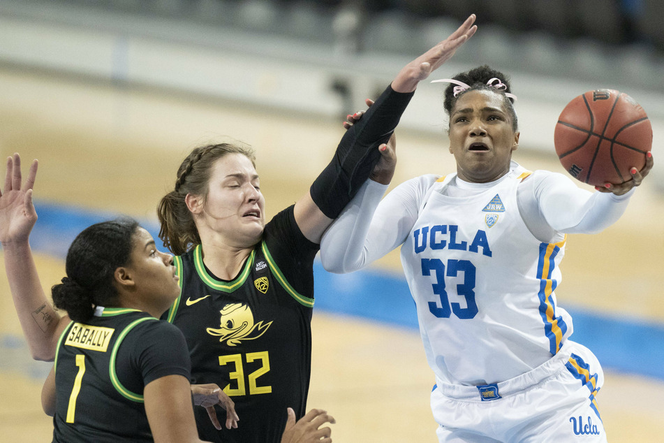 Oregon Ducks forward Sedona Prince (c.) has been documenting the stark difference in facilities on offer on social media.