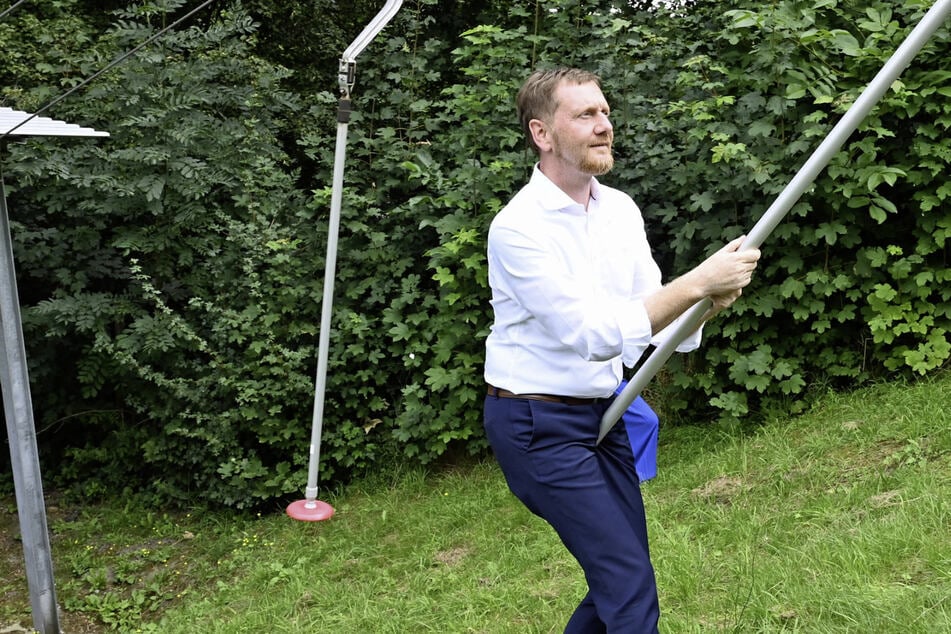 Hui! Hier lassen sich Kretschmer und Gemkow abschleppen