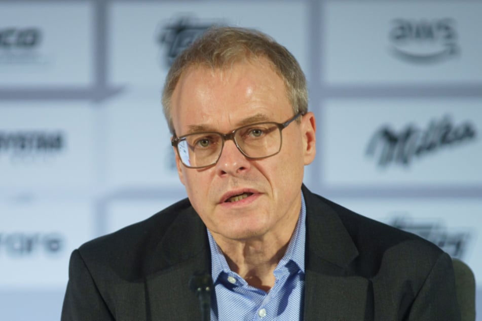Ex-Schalke-Finanzchef Peter Peters (59) gestand Fehler beim Gazprom-Deal ein.