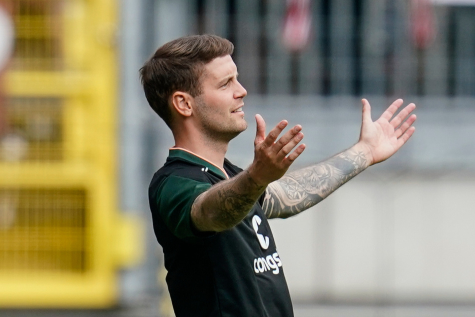 St.-Pauli-Trainer Fabian Hürzeler (30) sah im ersten Pflichtspiel noch viel Licht und Schatten seiner Mannschaft.