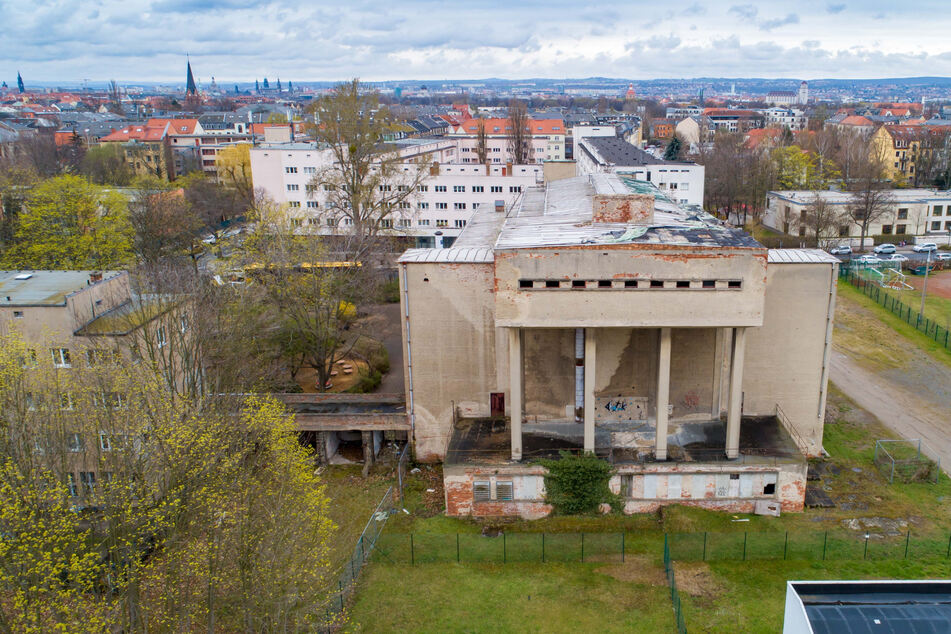 Nach fast drei Jahrzehnten des Verfalls muss das Sachsenbad dringend saniert werden.