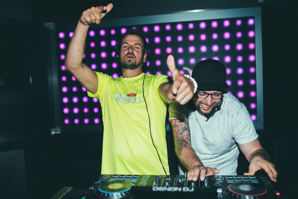 Sie lieben das Leben! Die Jungs von "Stereoact" haben sich einen richtig alten Hit geschnappt und daraus eine Dance-Nummer gemacht.