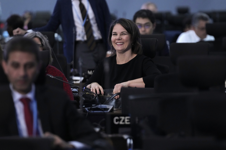 Annalena Baerbock (41, Bündnis 90/Die Grünen) hier am Samstag im Plenum während der Abschlusszeremonie beim UN-Klimagipfel COP27.