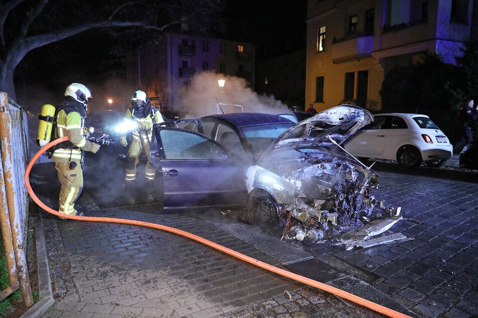 Der Wagen brannte vollständig aus, es kam zum Totalschaden.