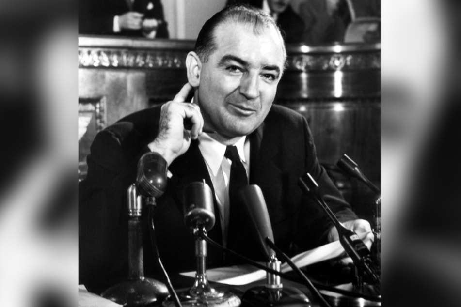 Nuhr fühlt sich an die Zeit des Kommunisten-Jägers Joseph McCarthy (1908-1957) erinnert.