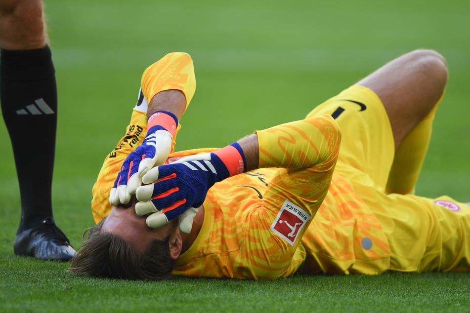 Am 3. Spieltag hatte sich Trapp ohne Einwirkung des Gegners im Spiel in Wolfsburg eine Verletzung im Oberschenkel zugezogen.