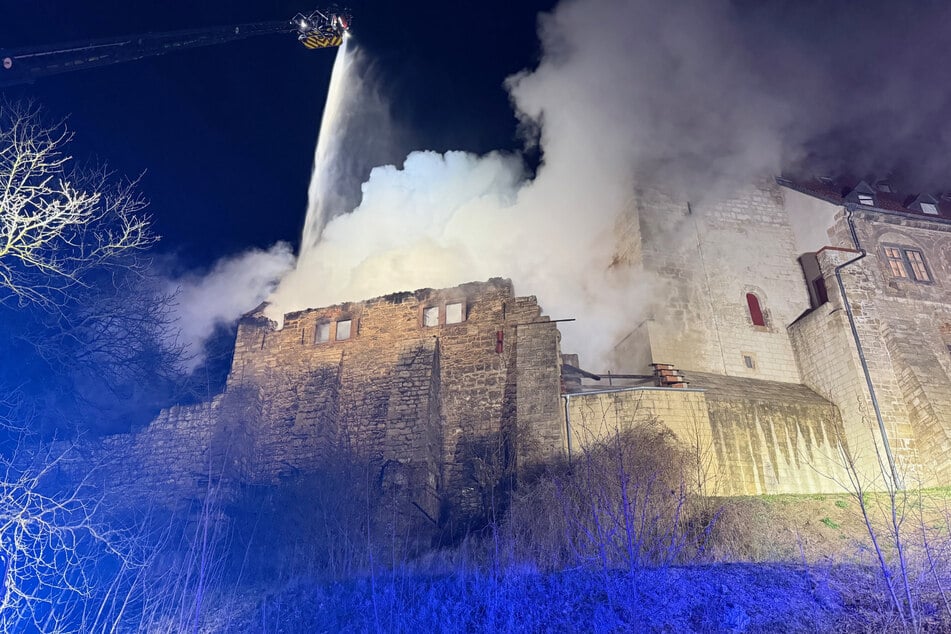 In der Runneburg ist in der Nacht auf Donnerstag ein Feuer ausgebrochen.