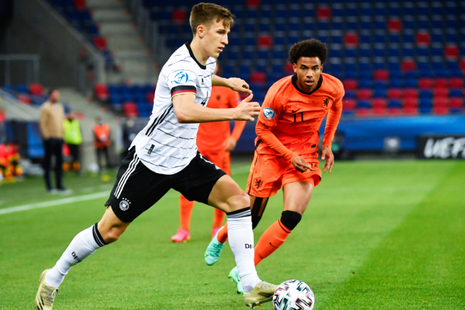 Nico Schlotterbeck (21, l.) wurde mit Deutschland U21-Europameister.