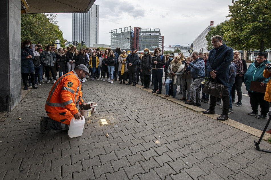Die 16 neuen Steine sind allesamt Menschen gewidmet, die eine enge Verbindung zu Chemnitz hatten.