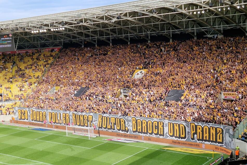 Die Dynamo-Fans haben eine Choreografie zum Traditionstag vorbereitet.