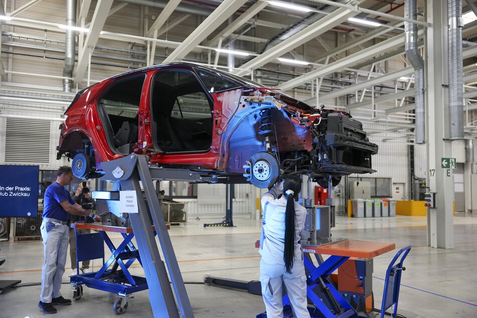 Im Zwickauer VW-Werk sollen ab 2030 jährlich bis zu 15.000 Fahrzeuge zerlegt und aufbereitet werden.