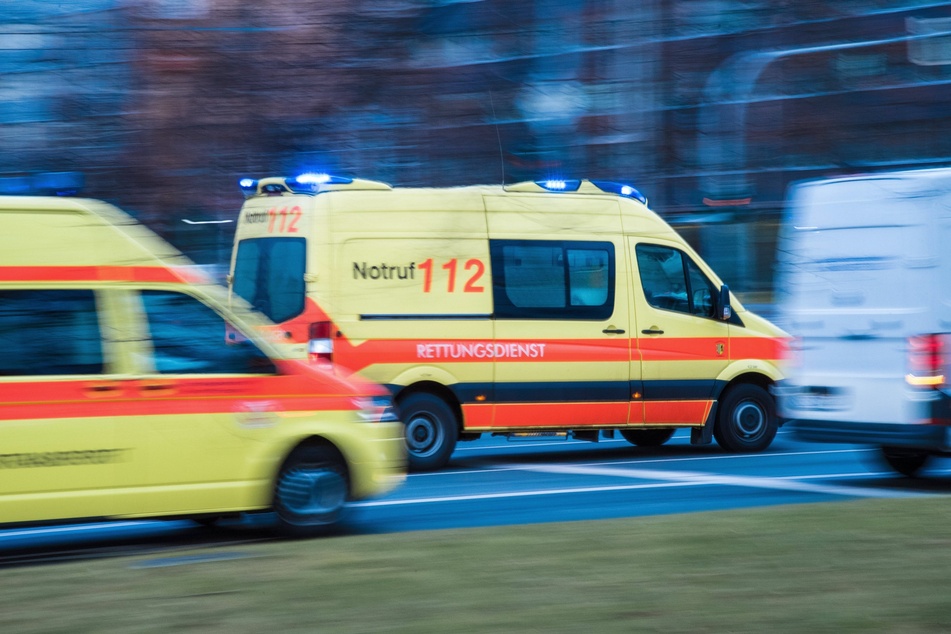 In Plauen ist ein Radfahrer (81) in die Weiße Elster gestürzt. Er wurde bei dem Unfall schwer verletzt und kam ins Krankenhaus. (Symbolbild)