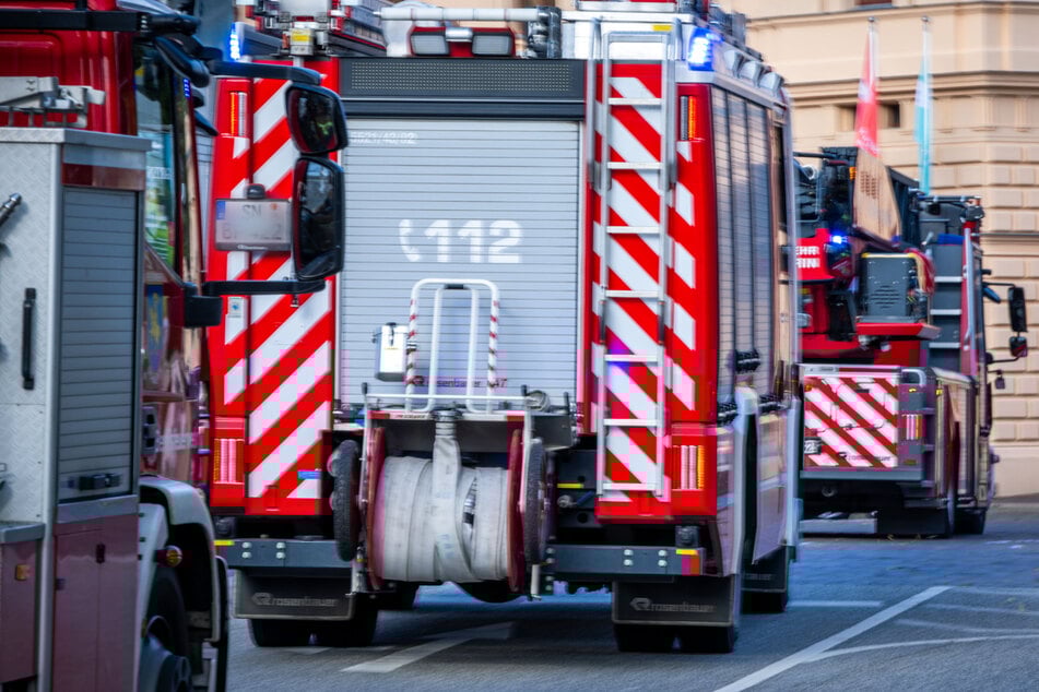 Einsatzkräfte der Feuerwehr rückten am Samstag zu einem Brand in einem Kindergarten aus. (Symbolbild)