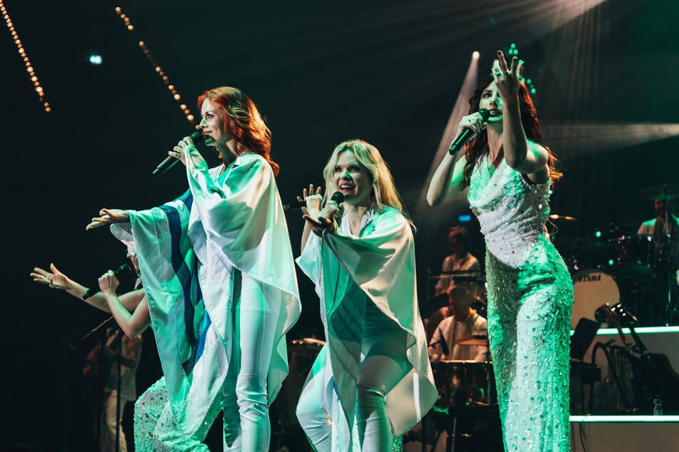 TAG24-Adventskalender: Gewinnt 1x2 Tickets für ABBAMANIA THE SHOW