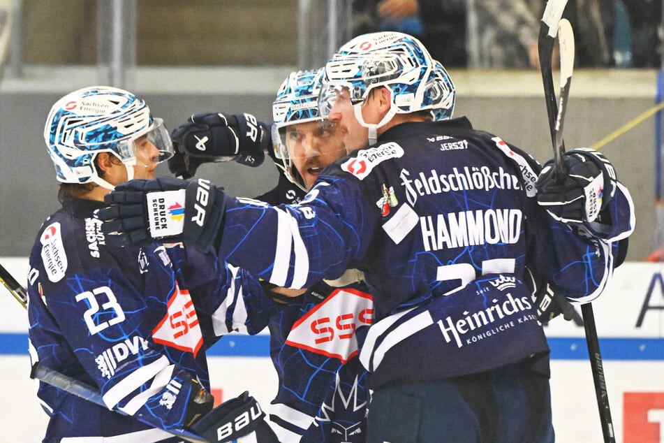 Tariq Hammond (31, r.) brennt darauf, am heutigen Freitag mit den Eislöwen zu jubeln. Am liebsten wäre ihm ein eigenes Tor.