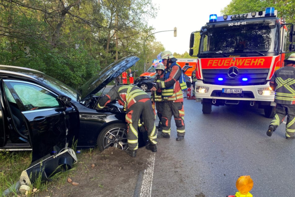 In Norderstedt sind am Dienstagabend zwei Autos auf einer Kreuzung zusammengestoßen.
