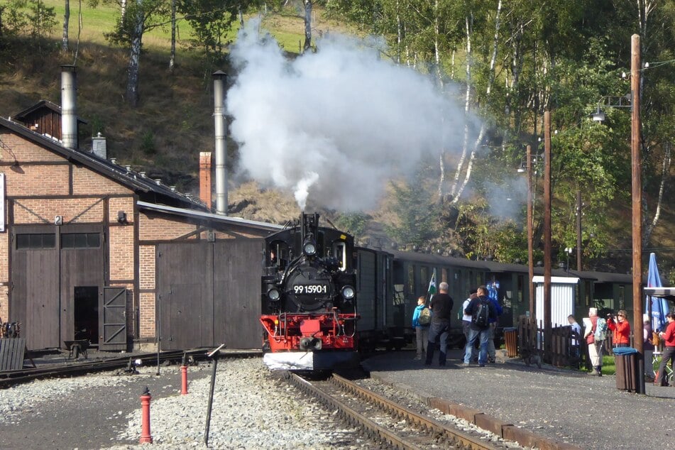 Die Preßnitztalbahn ist zum Jahresausklang mit der Dampflok unterwegs.