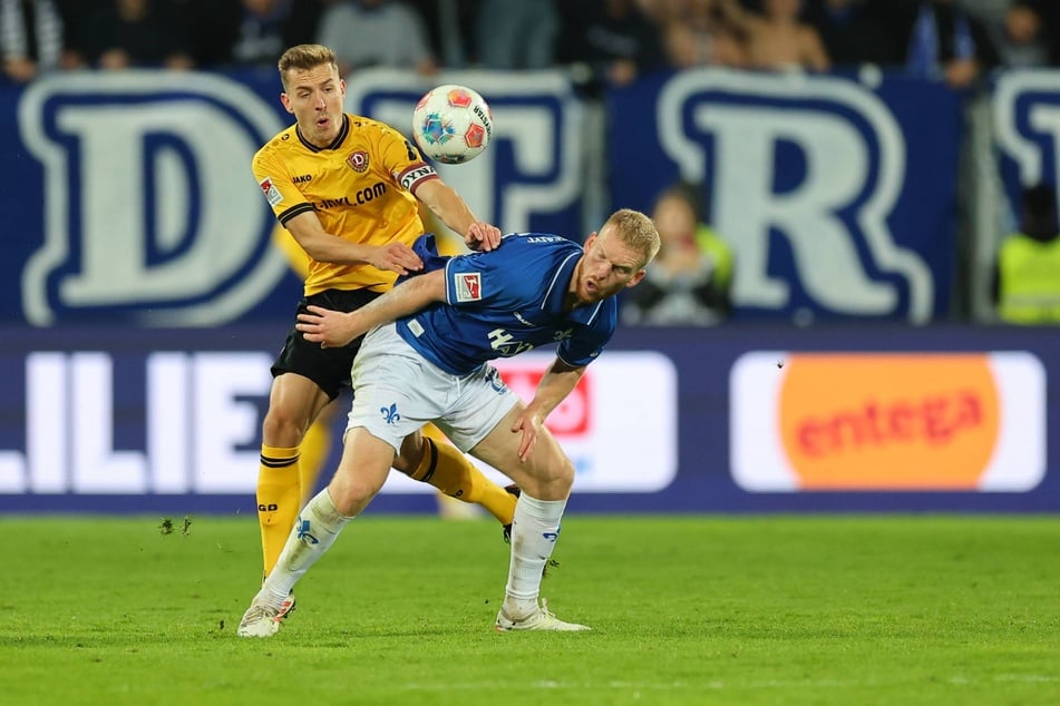 Die Intensität in Liga zwei ist eine andere. Das spürt auch Niklas Hauptmann (29, l.).