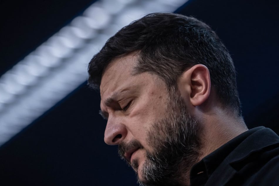 Der ukrainische Präsident Wolodymyr Selenskyj hat der US-Regierung eine verzögerte Lieferung bezahlter Abfangraketen vorgeworfen.