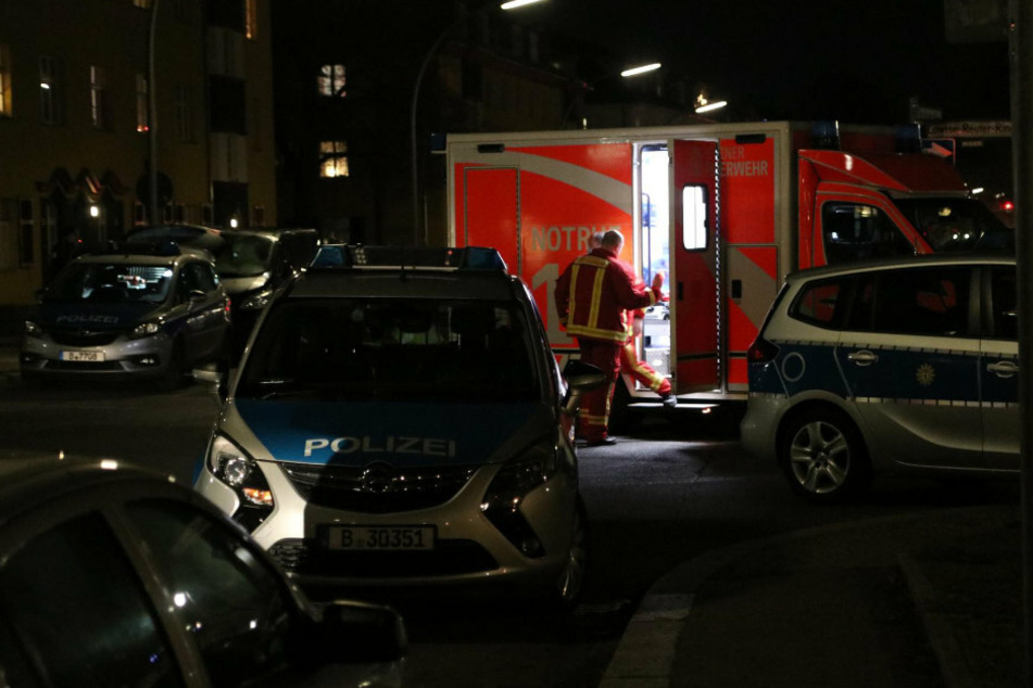 Einsatzkräfte der Polizei und Feuerwehr sind vor Ort in Berlin-Neukölln.