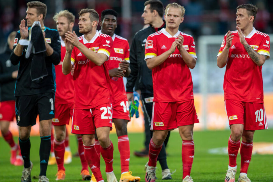 Die Spieler des 1. FC Union Berlin bedankten sich nach dem Spiel gegen den SC Freiburg bei ihren Fans für die Unterstützung.