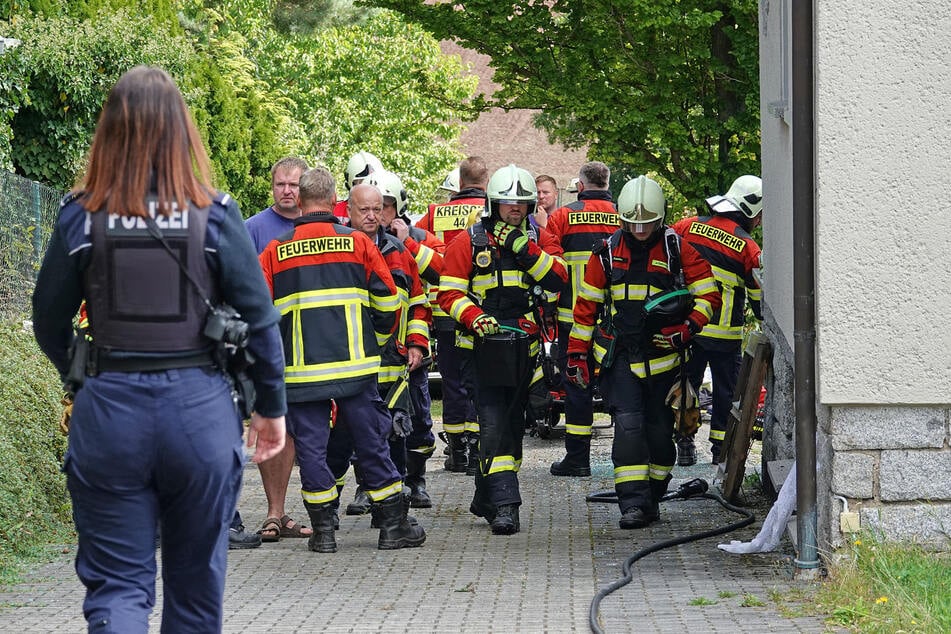 Die Feuerwehr war mit mehreren Fahrzeugen vor Ort.