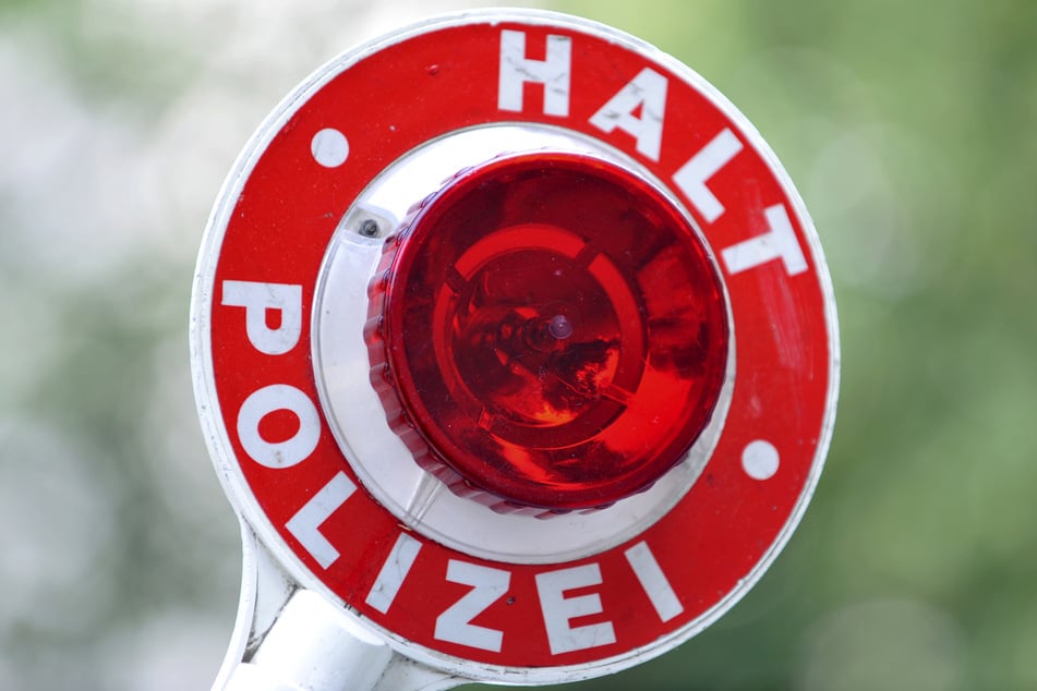 Die Polizei hatte Verkehrskontrollen durchgeführt, als sich der 22-jährige Mini-Fahrer in hohem Tempo näherte. (Symbolfoto)