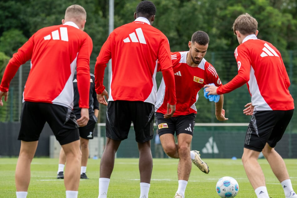 Ivan Prtajin (28, 2.v.r.) durfte sich in dieser Saison bei Union Berlin noch gar nicht zeigen.