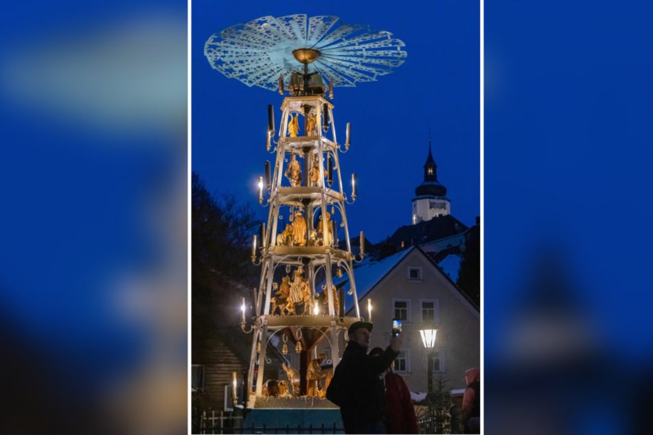 Auf dem Weihnachtsmarkt in Schwarzenberg steht die historische Krauß-Pyramide.