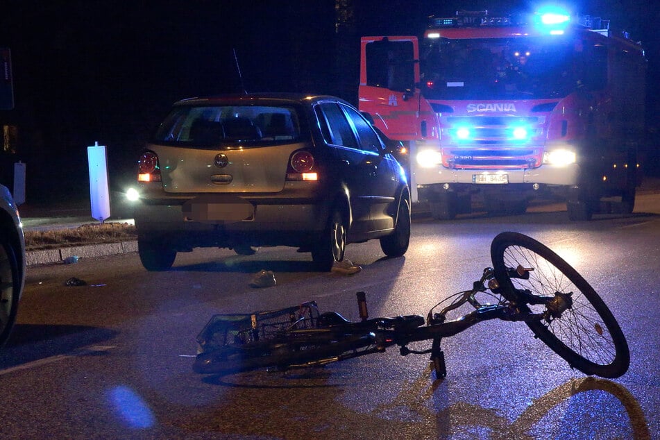 Die Radfahrerin wurde von einem VW Polo erfasst und starb noch am Unfallort.