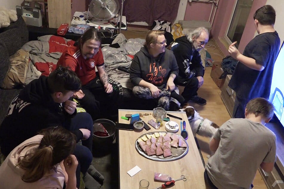 Zehn Personen leben in dem 160 Quadratmeter großen Haus.