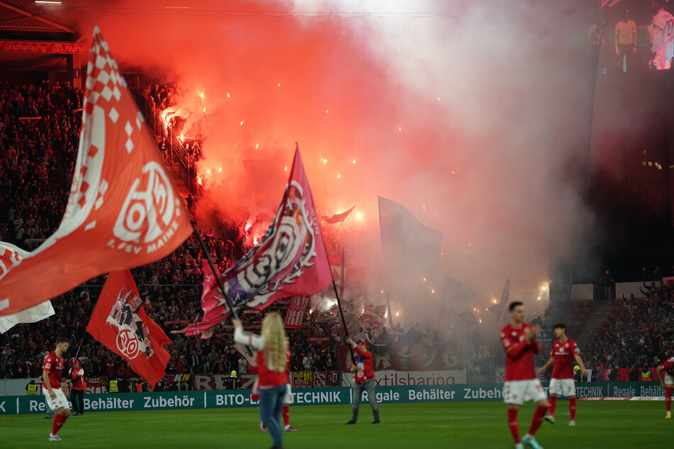 Die Mainzer Fans bejubelten ihre Mannschaft. Doch auch die Kölner wurden gefeiert.