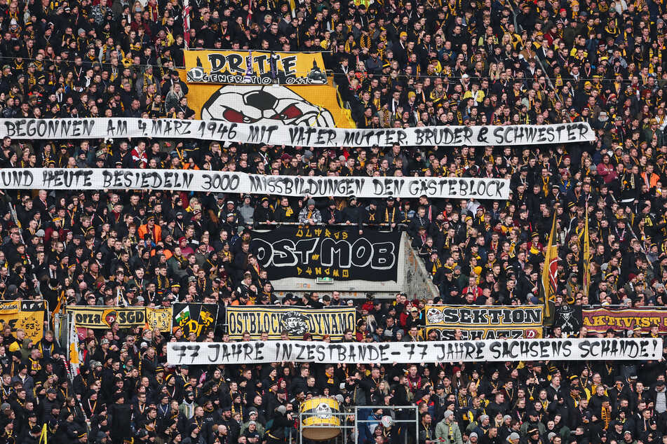 Diese beleidigenden Banner zeigten Fans von Dynamo Dresden im Sachsenderby gegen Erzgebirge Aue am 4. März 2023.