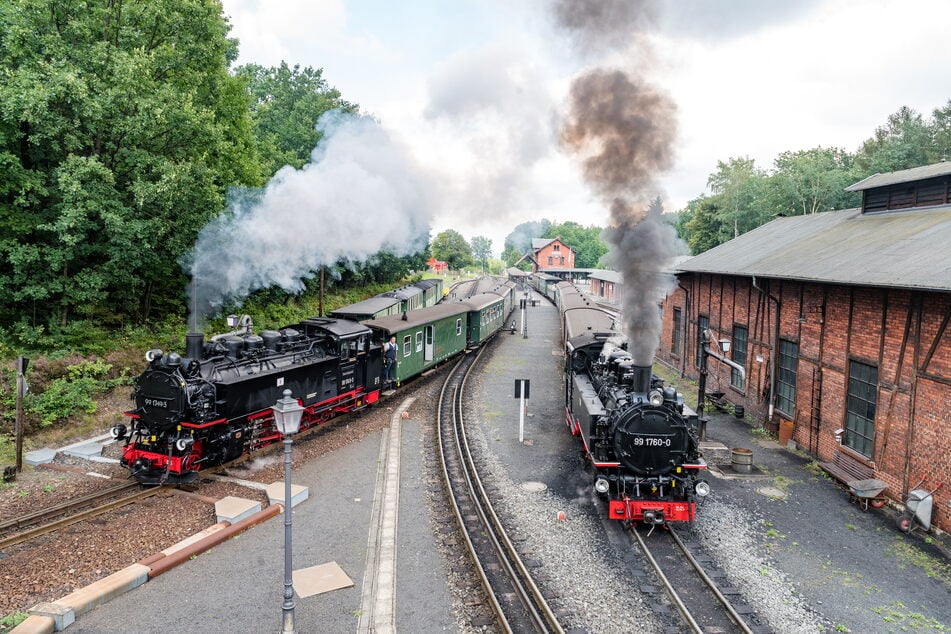 Seit dem Jahr 1890 fährt die Zittauer Schmalspurbahn nach Jonsdorf und Oybin.