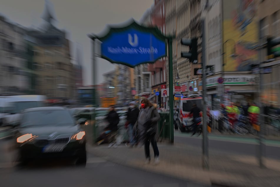 Berlin: Smart-Fahrer liefert sich Verfolgungsjagd mit Polizei und kracht in vier parkende Autos