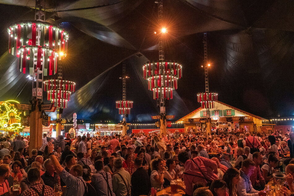 Beim Pichmännel-Oktoberfest platzt das Zelt fast aus allen Nähten.