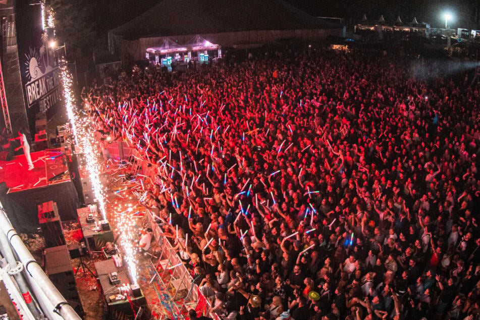 Dieses Festival lockt tausende Menschen an Sachsens größten See