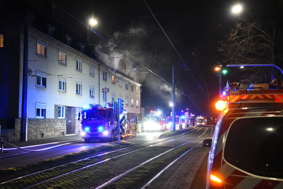 Stuttgart: Mehrfamilienhaus brennt: Bewohner stirbt im Krankenhaus