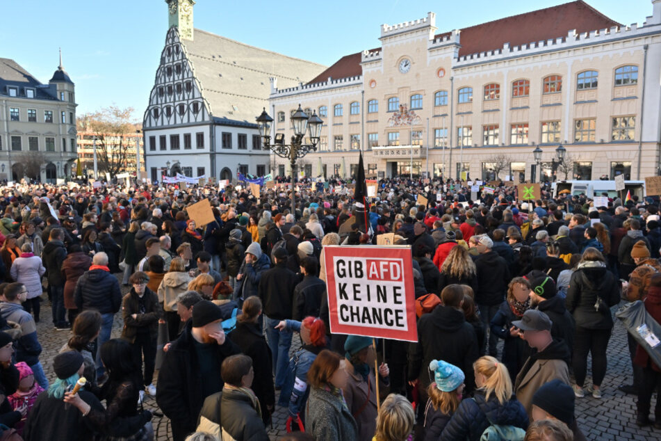 Rund 3000 Menschen demonstrierten in Zwickau gegen Rechtsextremismus und die AfD.
