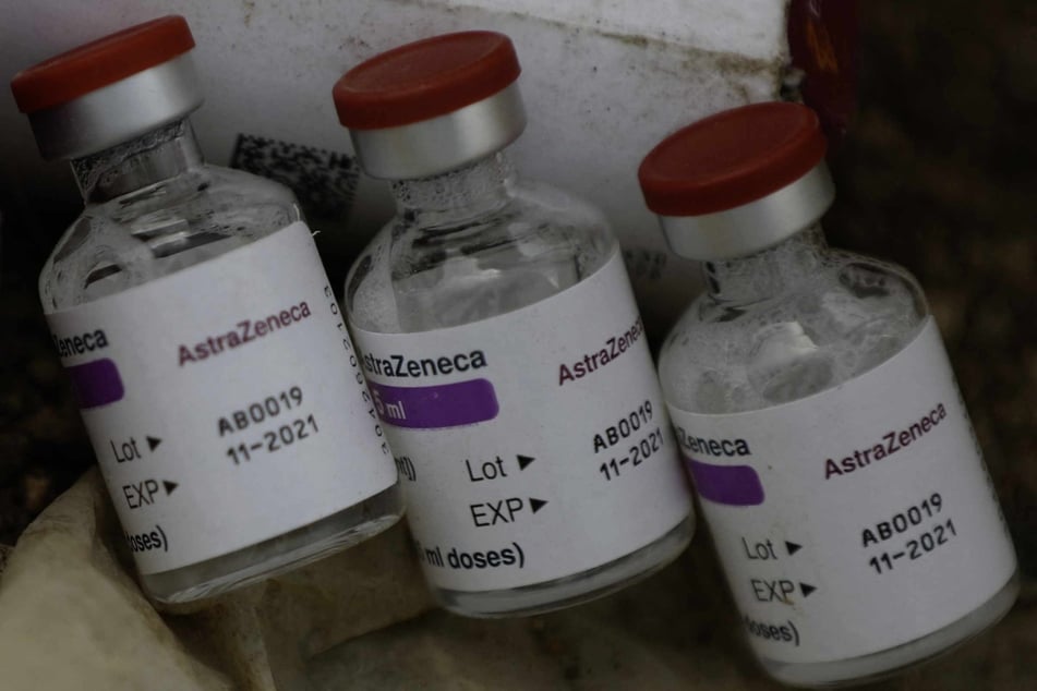 Der Pharmakonzern AstraZeneca entwickelte seinen Impfstoff in Zusammenarbeit mit der Universität Oxford und wurde für seine Rolle im britischen Kampf gegen das Coronavirus gepriesen.