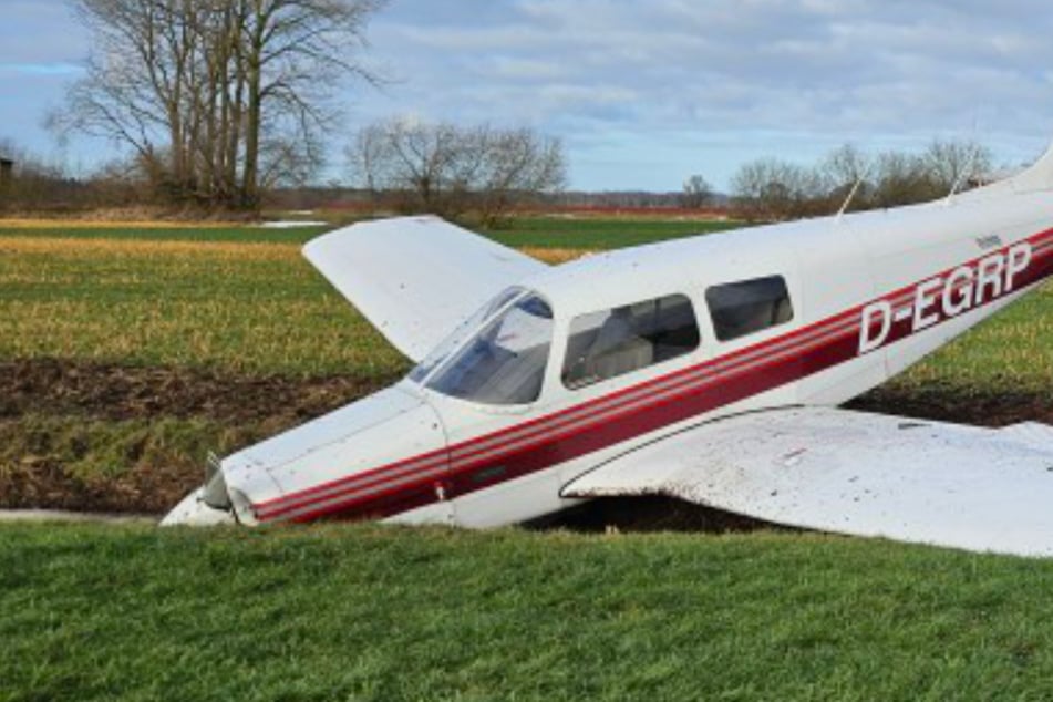 Kleinflugzeug stürzt mit Lehrer und Schülerin an Bord ab