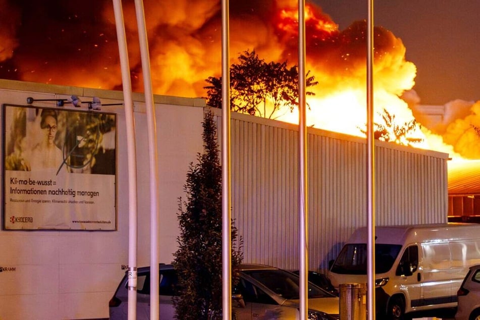 In Frankfurt-Fechenheim wurde im Oktober 2024 eine Lagerhalle durch einen Brand zerstört, das Gebäude stürzte teilweise ein.