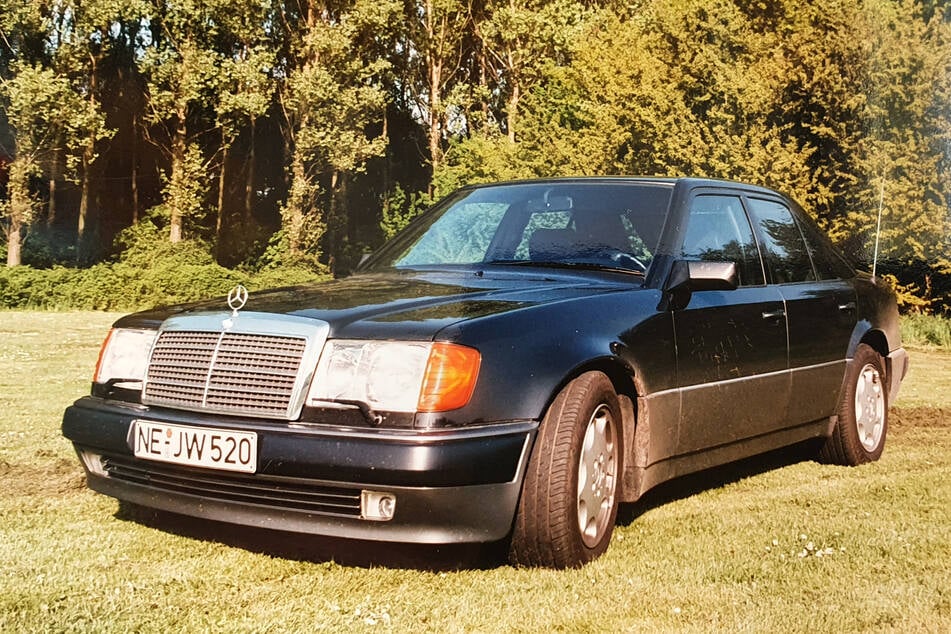 Dieser Mercedes wurde am Montag in Meerbusch gestohlen.