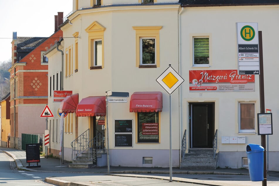 In dem Metzger-Laden in der Albert-Schenk-Straße in Chemnitz wurden die Hirsch-Knacker verkauft.