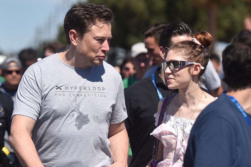 Elon Musk und Grimes führen seit 2018 einen waschechten Beziehungswirrwarr. Manchmal sind sie getrennt, manchmal "halb getrennt". (Archivbild)